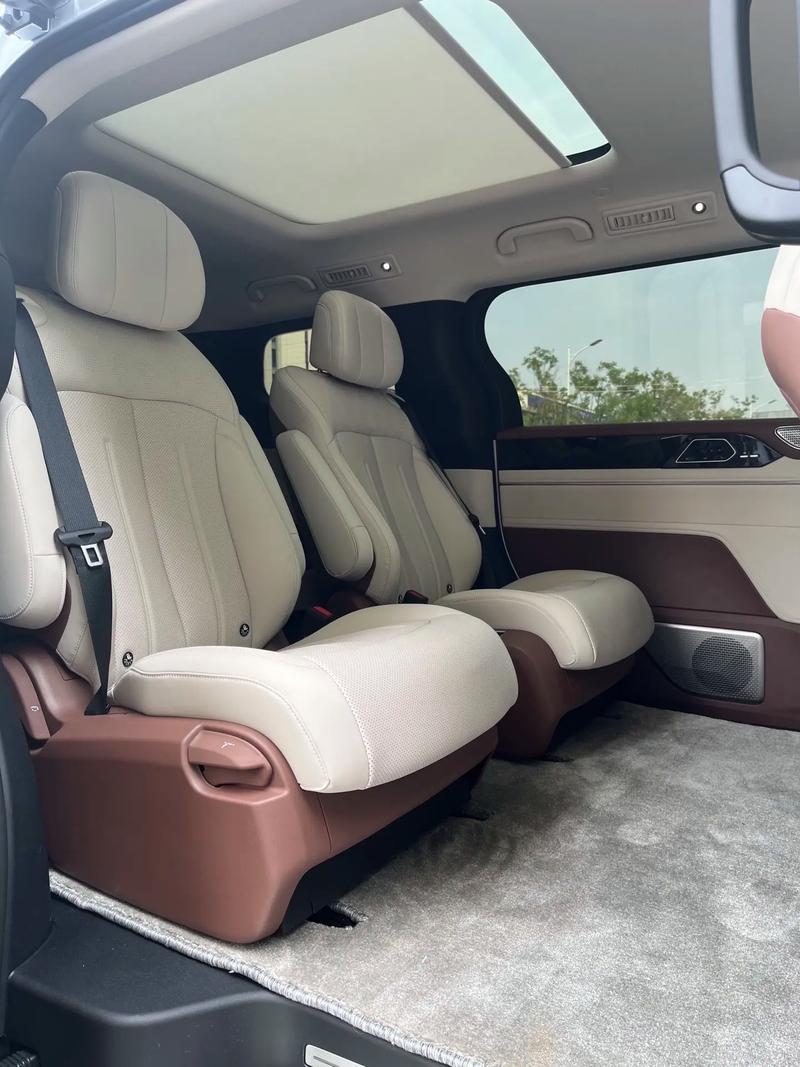 路虎发现5中期改款都改哪?换装新发动机与新系统,价格略上涨 路虎发现5中期改款都改哪?换装新发动机与新系统,价格略上涨