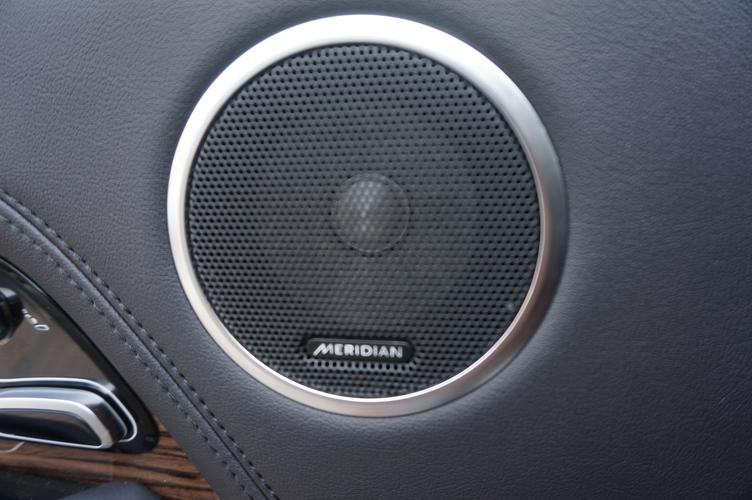 汽车音响一侧突然有杂音,车载音响有杂音滋滋滋能修吗