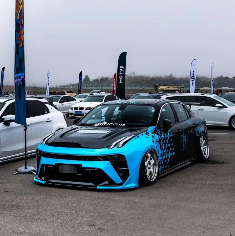 碳纤维在汽车改装中为何价格昂贵并面临哪些挑战?