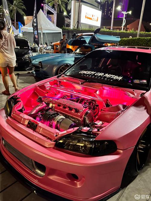 碳纤维在汽车改装中为何价格昂贵并面临哪些挑战?