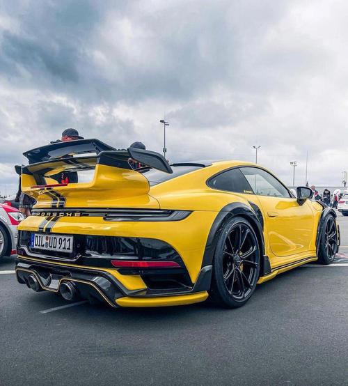 改装车灯违法吗?改装汽车大灯能过年检吗