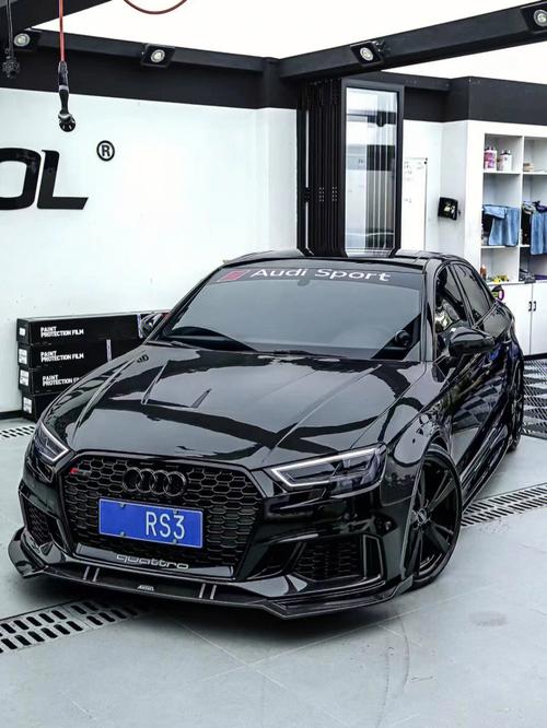 ##年轻男女大桥上骑电摩“翘头”炫技 ##年轻男女大桥上骑电摩“翘头”炫技